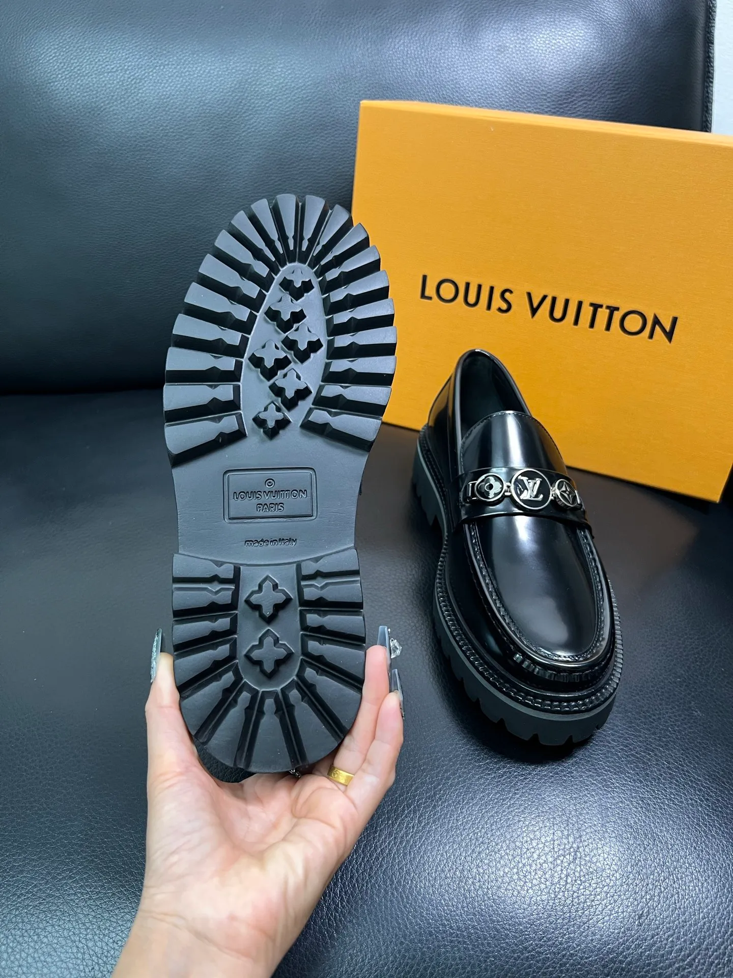 Men's shoes 💰780 Lv top purchasing Louis Vuitton leather shoes counter synchronization, uppers imported from Italy, imported water-dyed cowhide lining, soles: original soles specially provided by the original factory, original factory follow-up goods, high quality, welcome to compare, code number 38-44 (customized 45) 85842